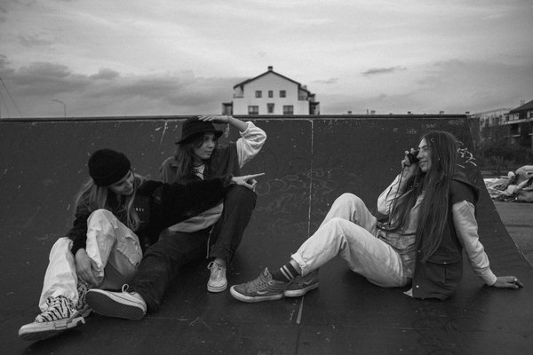 Mastering the slip dress: essential tips for chic casual outfits for your perfect day out in the uk